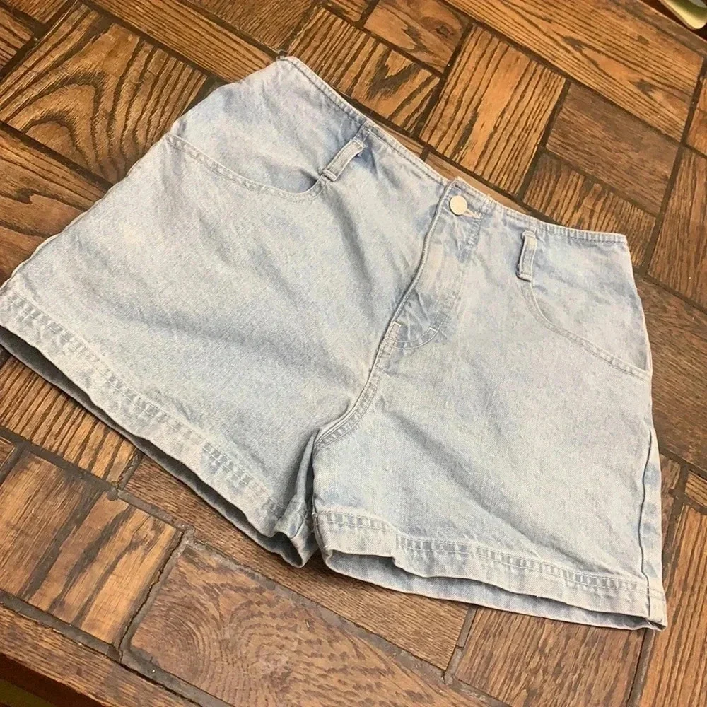 BDG VTG UO high waisted denim acid wash shorts-29